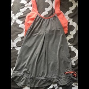 Lululemon tank w/bra sz 8